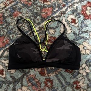 Athleta women’s freestyle bikini top camo print size small